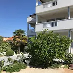 Apartment Bumbar