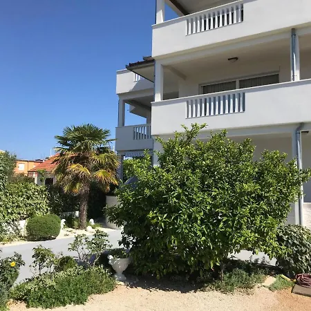 Apartment Bumbar